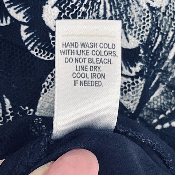 Est. 1946 Women's Short Sleeve Blouse Size 26W/28W Navy Blue Floral Overlay - Picture 9 of 16